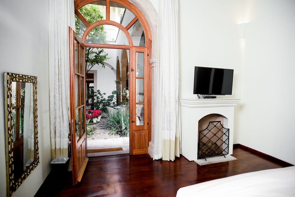 Hotel Casa Blanca 7 Deluxe Room, 1 King Bed 16