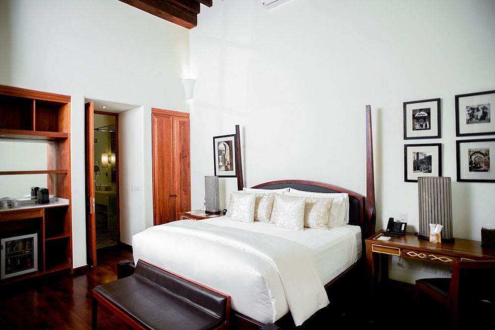 Hotel Casa Blanca 7 Deluxe Room, 1 King Bed 4