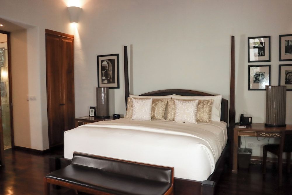 Hotel Casa Blanca 7 Deluxe Room, 1 King Bed 9