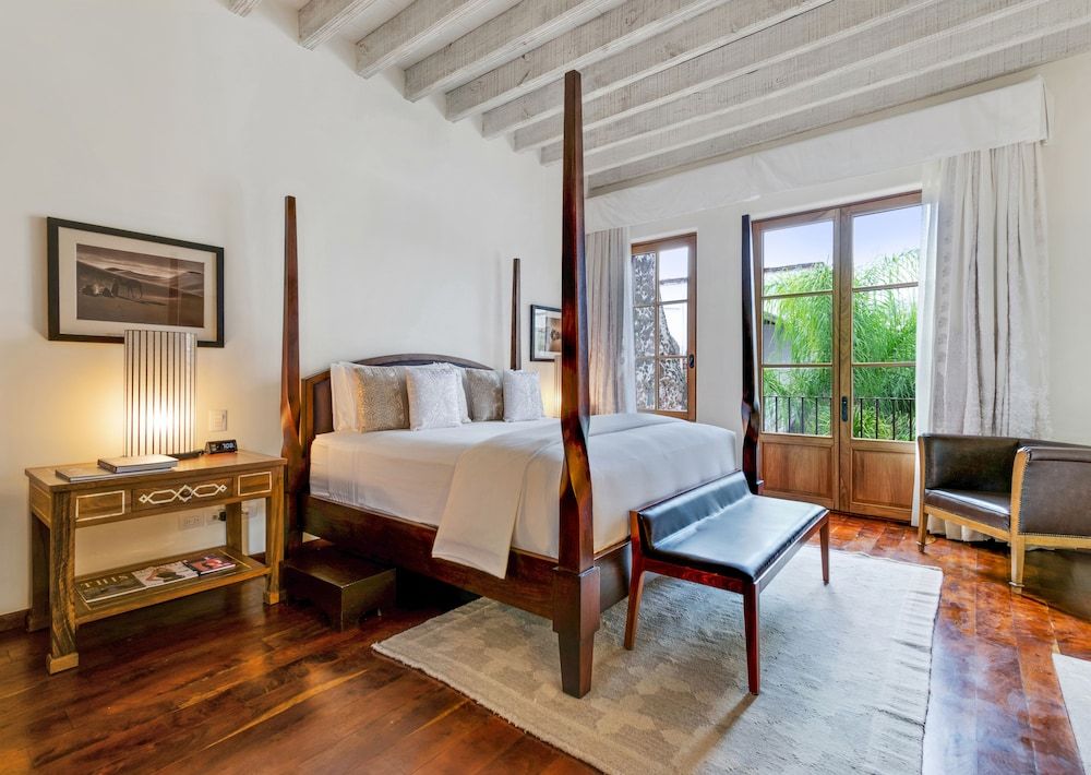 Hotel Casa Blanca 7 Signature Suite, 1 King Bed 2