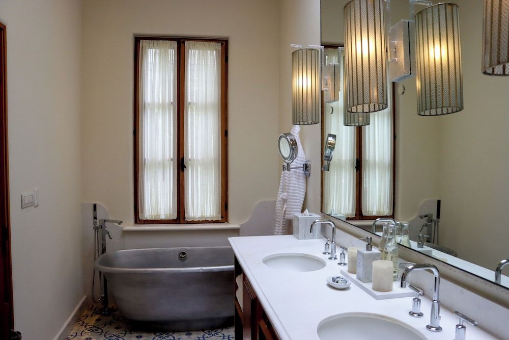 Hotel Casa Blanca 7 Signature Suite, 1 King Bed 8