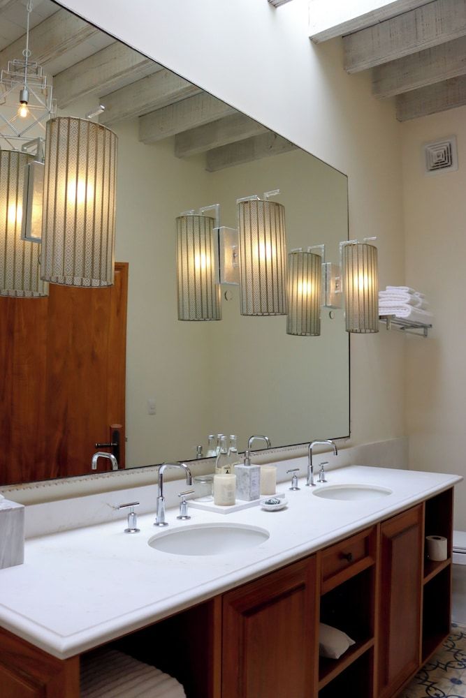 Hotel Casa Blanca 7 Signature Suite, 1 King Bed 9