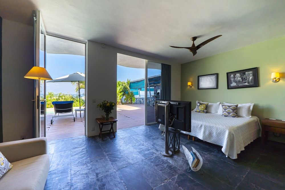 Premium Studio Suite, 1 King Bed, Ocean View, Beachside