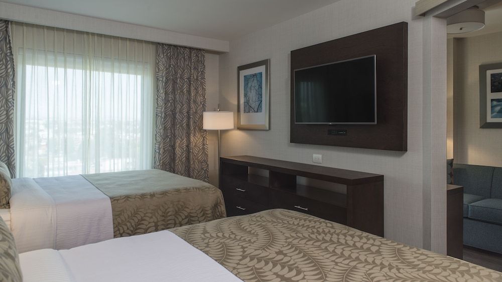 Suite, 1 Bedroom, Kitchen, Pool View