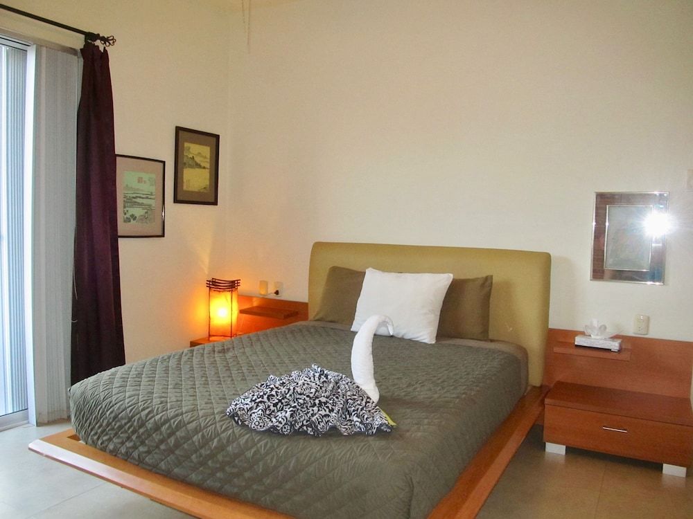 Premier Condo, 2 Bedrooms, Balcony (1 King and 1 Queen Bed)