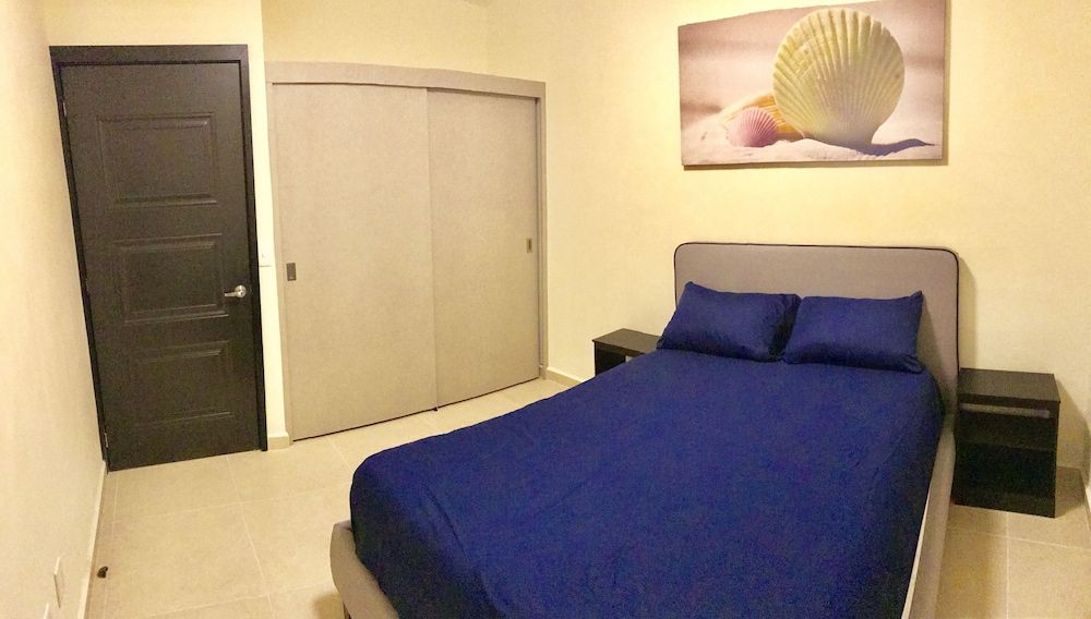 Grand Apartment, 3 Bedrooms, Pool View, Poolside