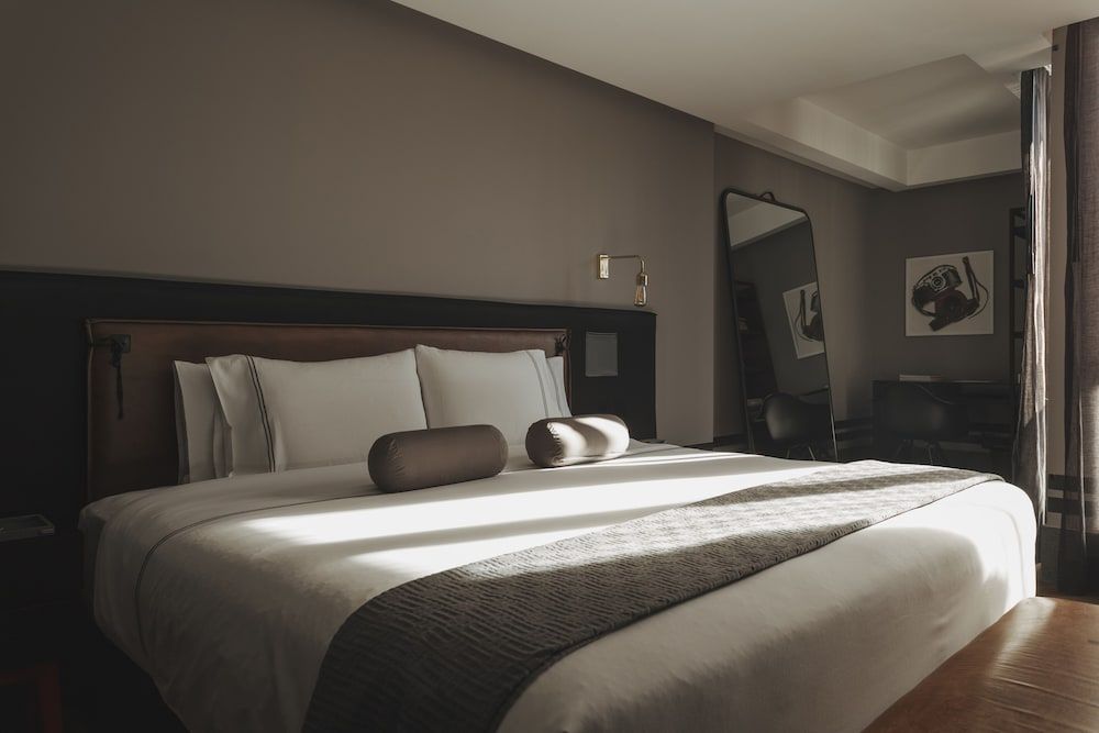 Deluxe Studio Suite, 1 King Bed with Sofa bed
