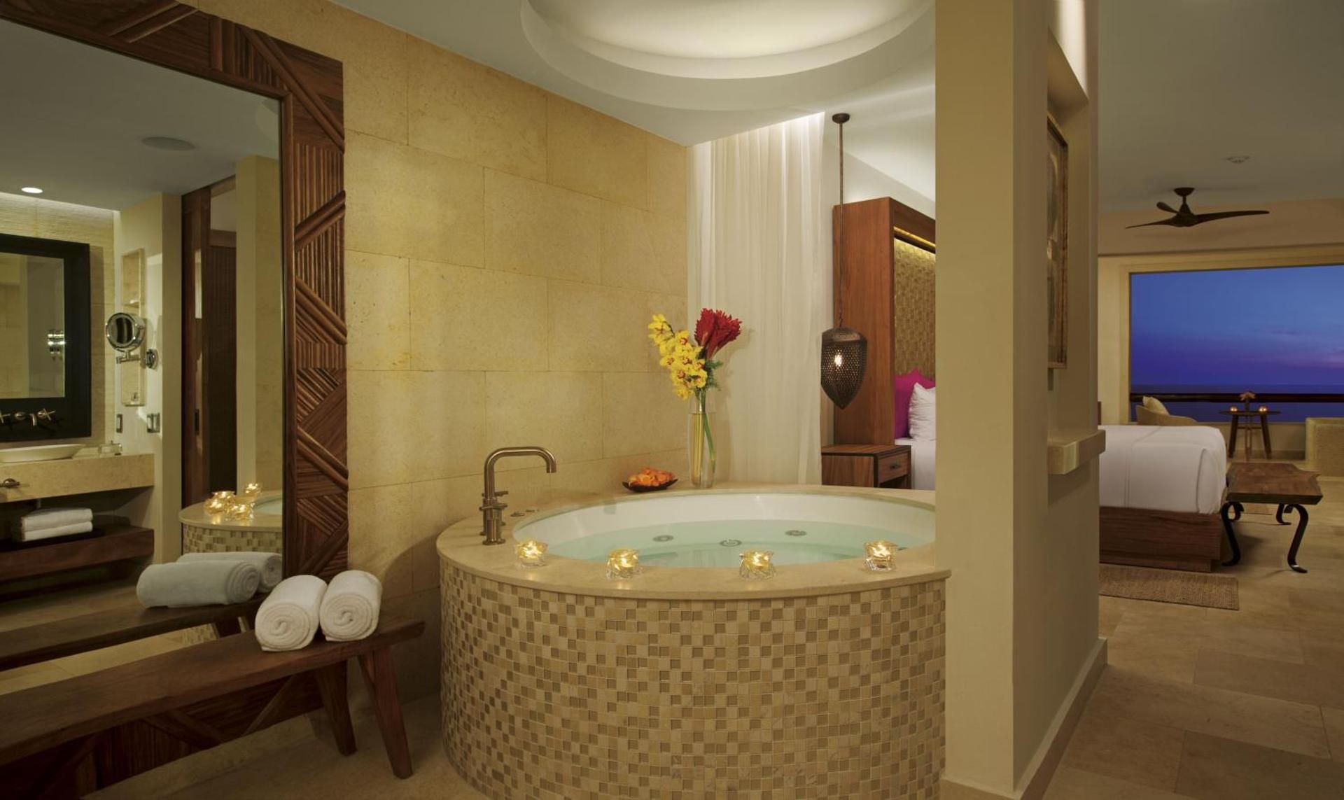 Preferred Club Junior Suite Ocean Front King - All Inclusive