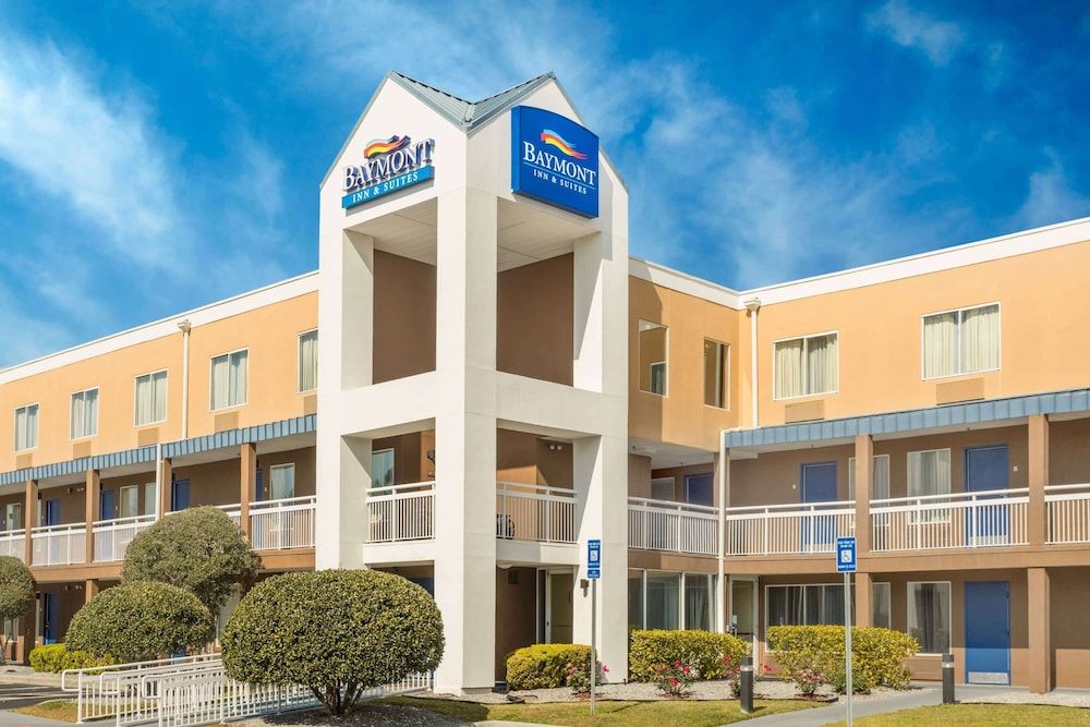 undefined Baymont by Wyndham Savannah Midtown 4