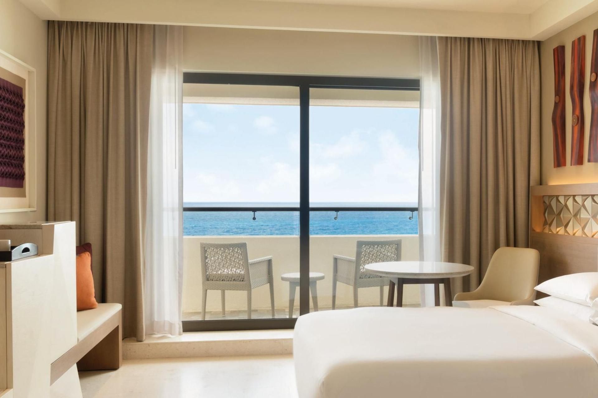 Club Ocean Front with 2 Doubles