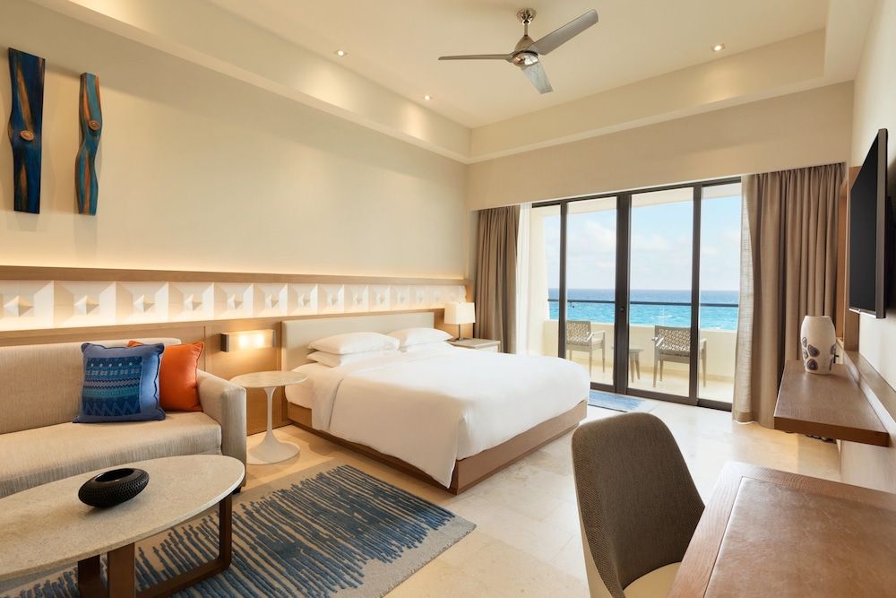 Ocean Front Pyramid Suite (with Sofa Bed)