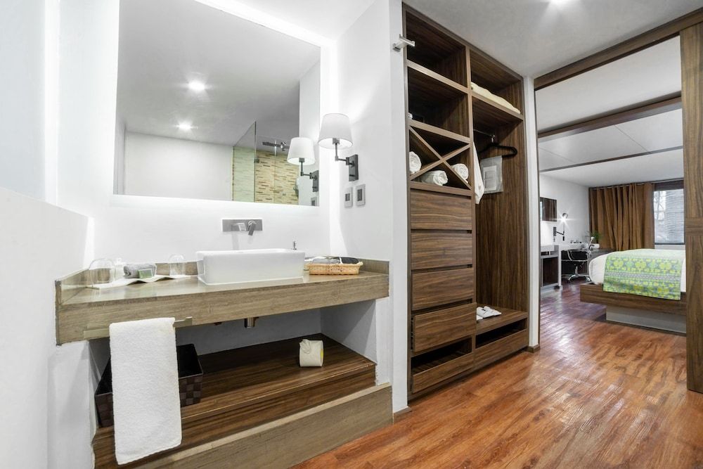 Flow Condesa Junior Suite, 1 King Bed, City View 17