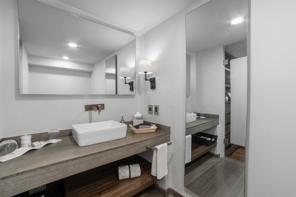 Flow Condesa Junior Suite, 1 King Bed, City View 14