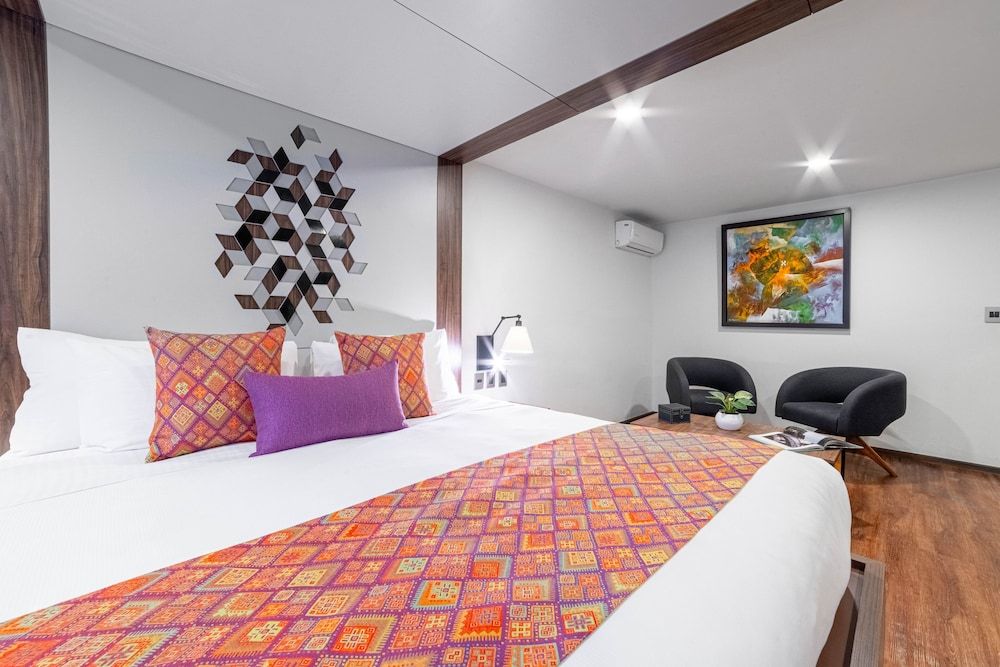 Flow Condesa Junior Suite, 1 King Bed, City View 6