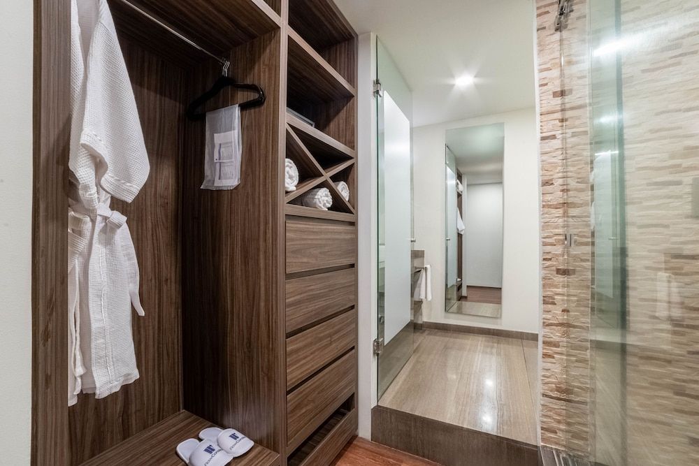 Flow Condesa Junior Suite, 1 King Bed, City View 16