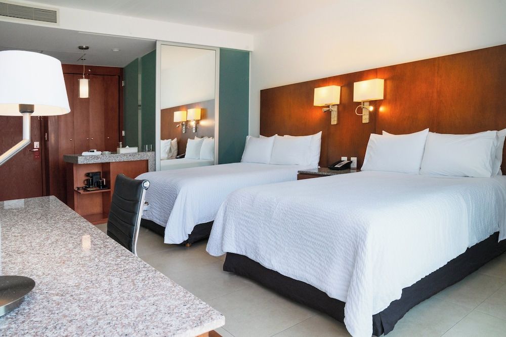 undefined Fiesta Inn Playa del Carmen 10