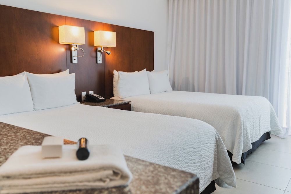 Fiesta Inn Playa del Carmen Superior Room, 2 Double Beds 4