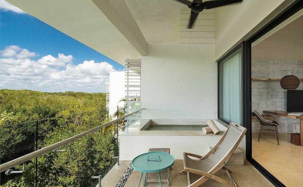 Suite (Beach Area)