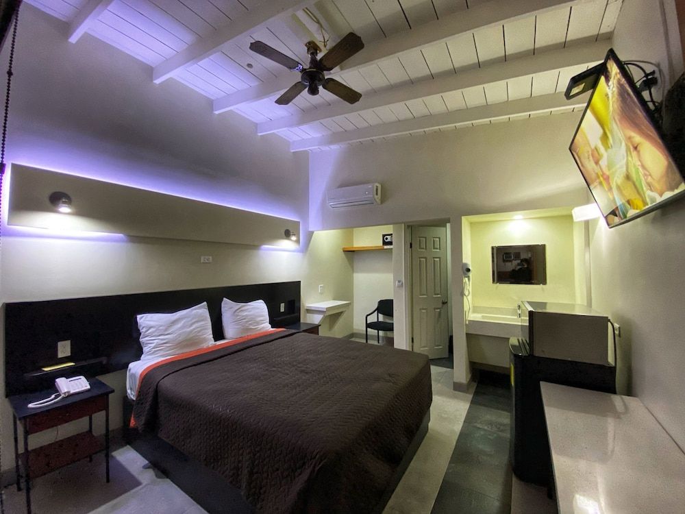 Standard Cabin, Twin