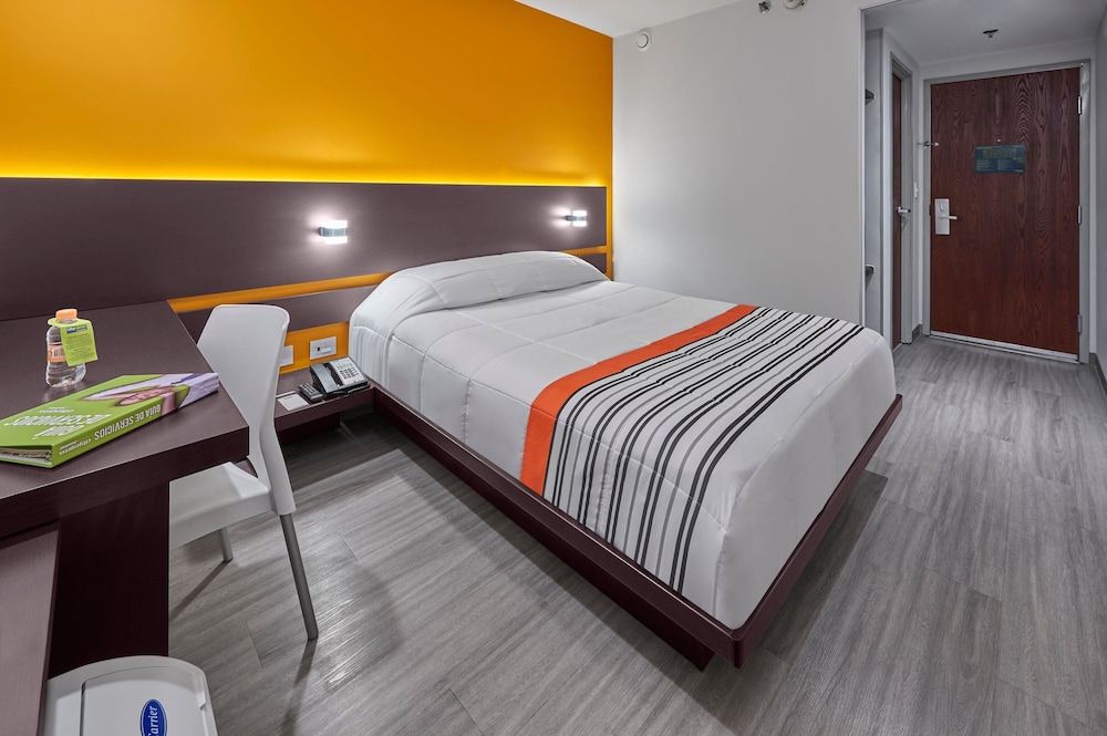 City Express Junior by Marriott Tuxtepec Room, 1 Queen Bed 4