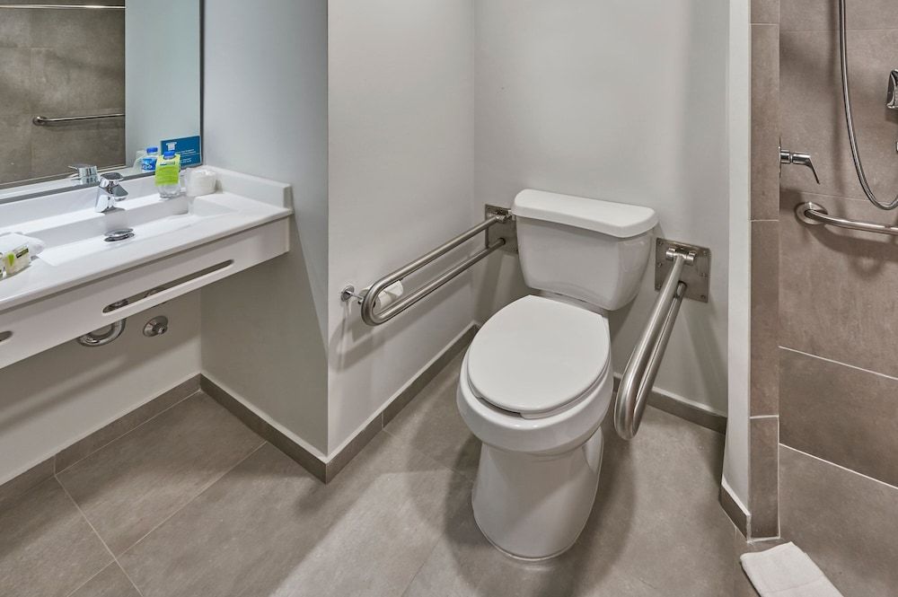 City Express Junior by Marriott Tuxtepec Room, 1 Queen Bed 5