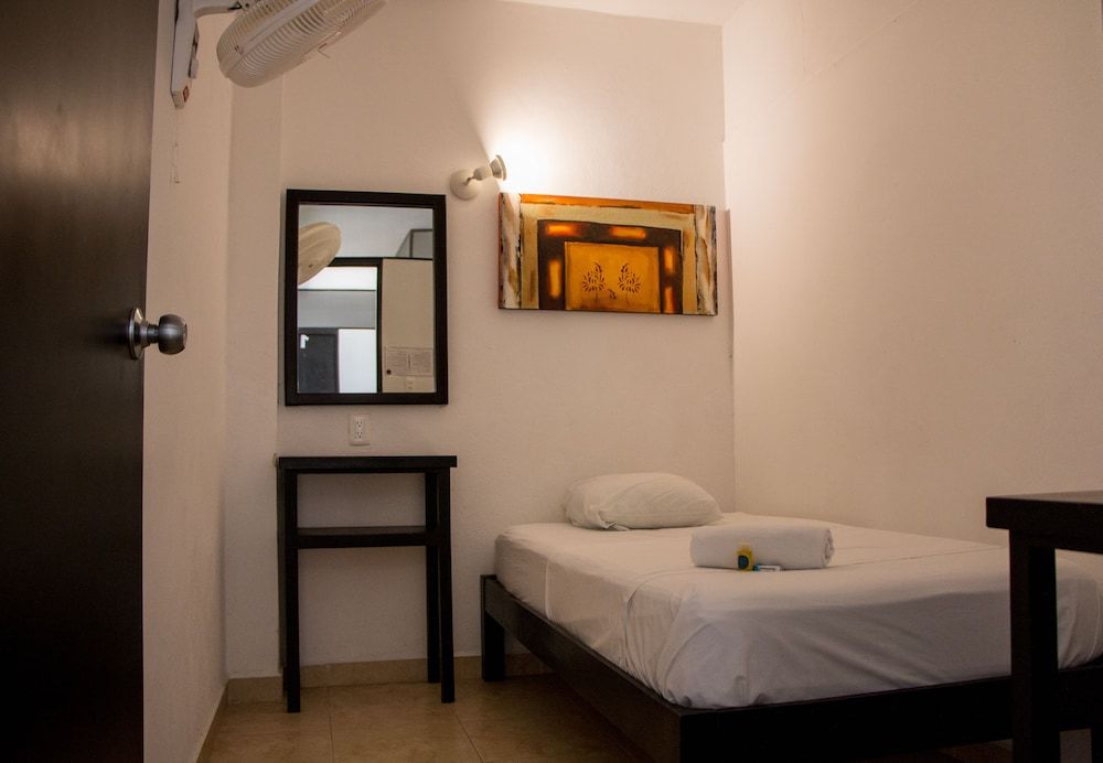 Hostal Gayser - Hostel Basic Room, 1 Twin Bed, Non Smoking, Shared Bathroom 3
