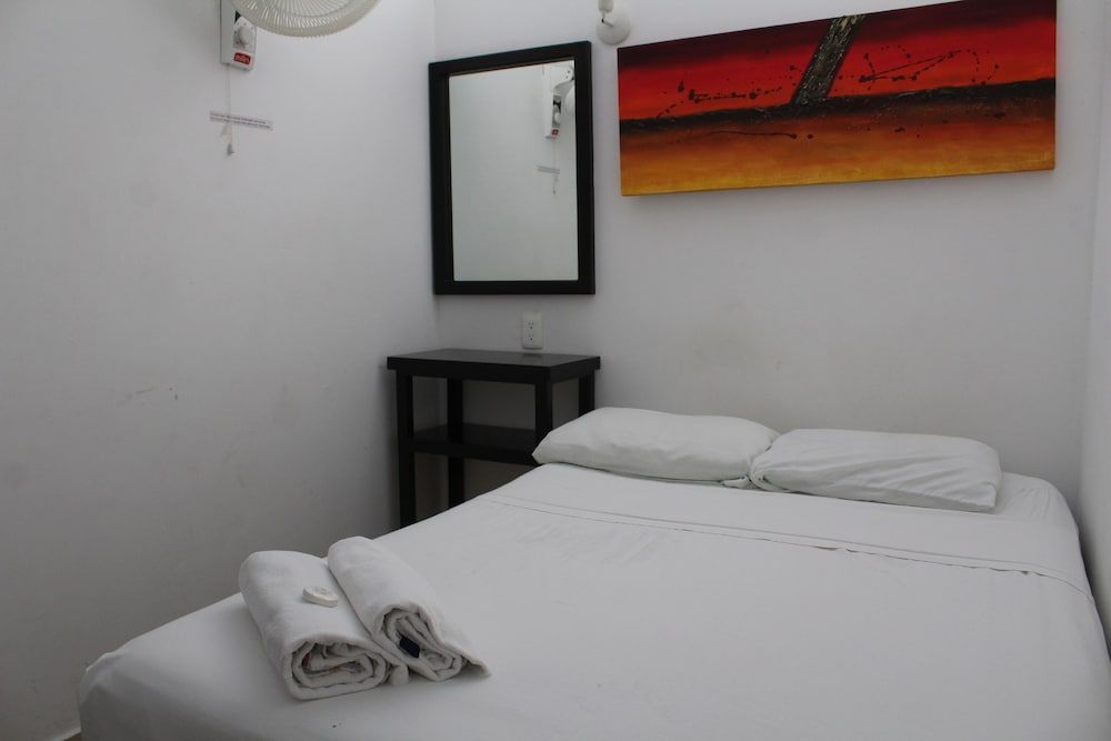 Hostal Gayser - Hostel Basic Room, 1 Double Bed, Non Smoking, Shared Bathroom 2
