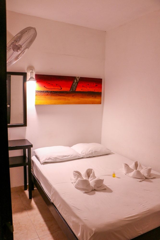 Hostal Gayser - Hostel Basic Room, 1 Double Bed, Non Smoking, Shared Bathroom 3