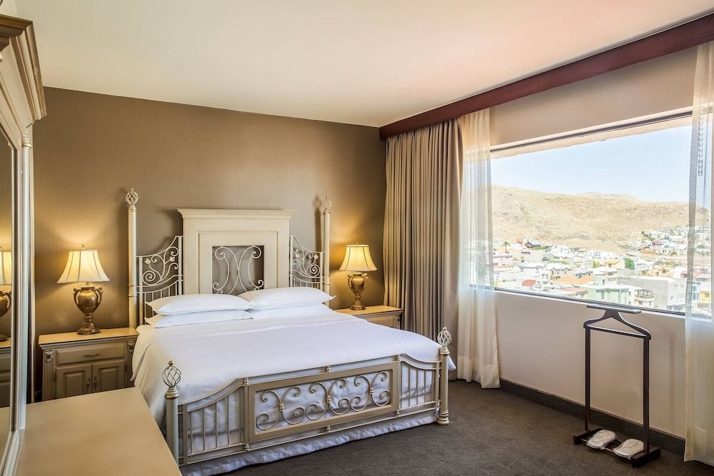 Sheraton Chihuahua Soberano Suite, 1 King Bed 2