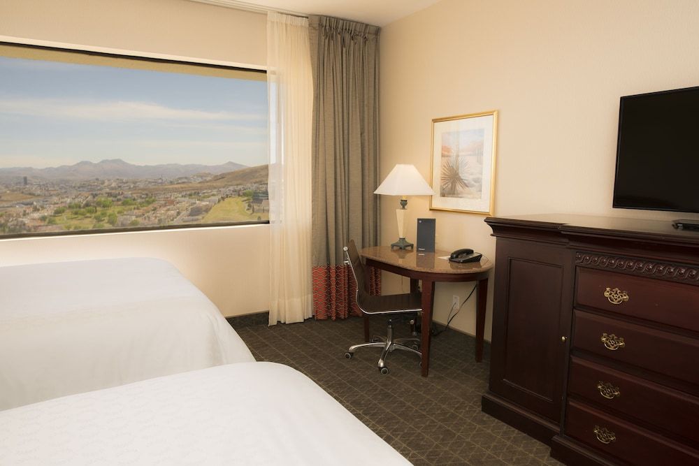 Sheraton Chihuahua Soberano Room, 2 Queen Beds, Mountain View 2