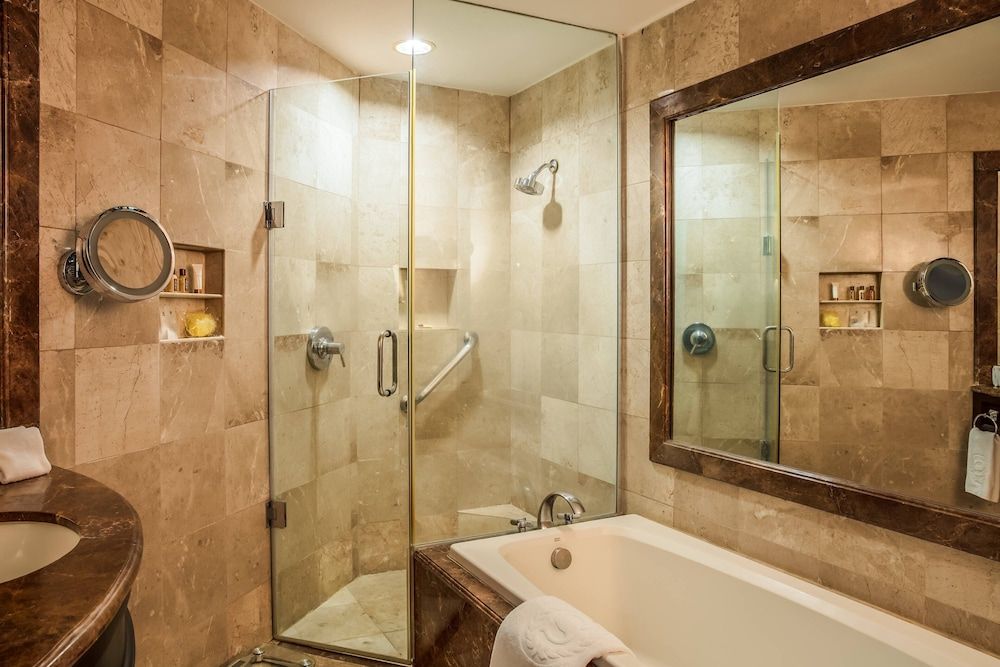 Sheraton Chihuahua Soberano Room, 2 Queen Beds, Mountain View 3