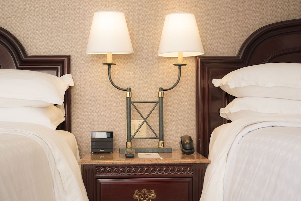 Sheraton Chihuahua Soberano Room, 2 Queen Beds, Mountain View 9