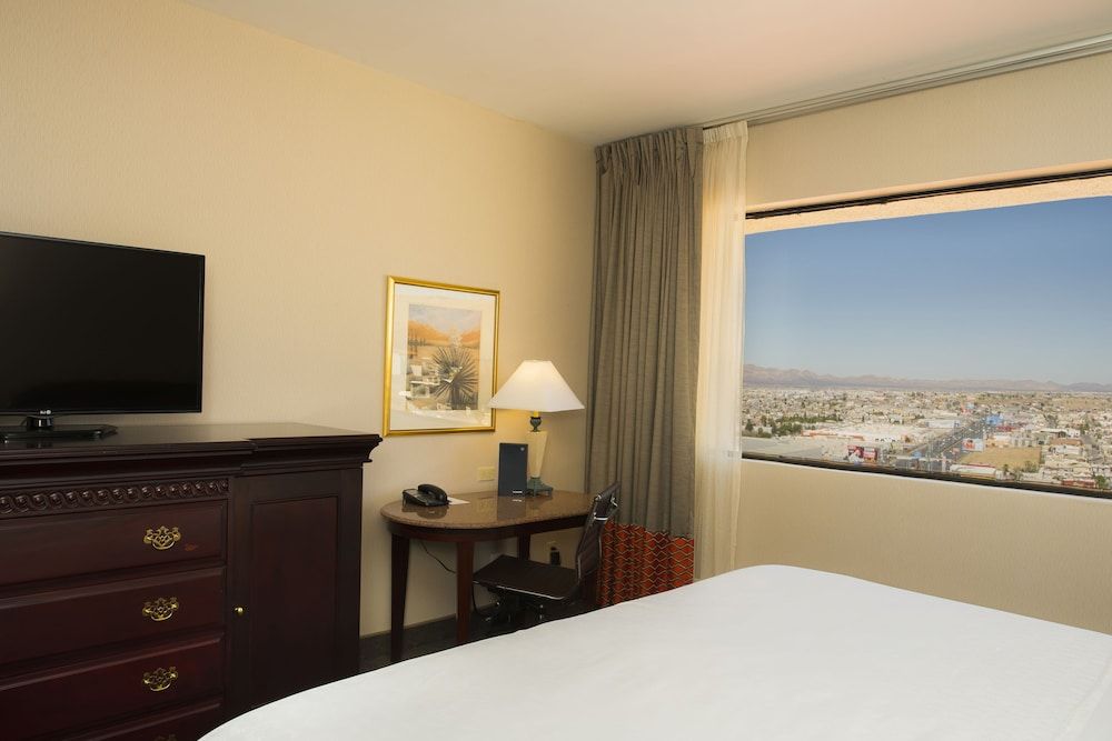 Sheraton Chihuahua Soberano Suite, 1 King Bed 7