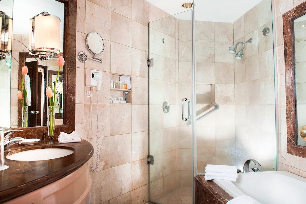 Sheraton Chihuahua Soberano Room, 2 Queen Beds, Mountain View 6