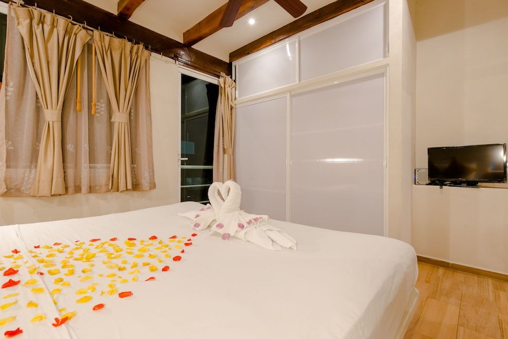 Penthouse, 1 King Bed with Sofa bed