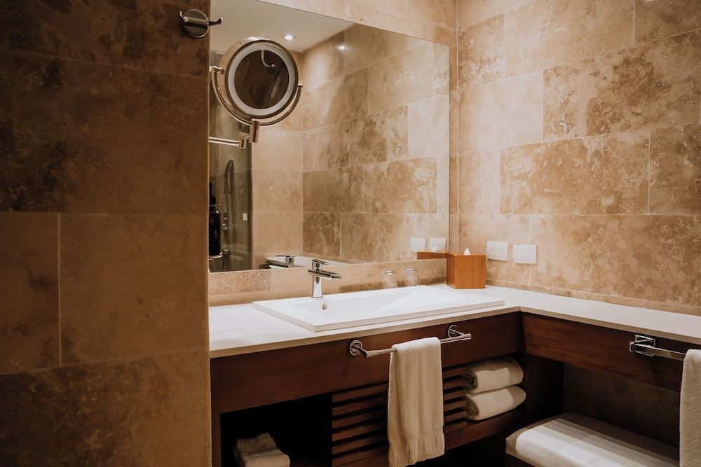 The Reef 28 Hotel & Spa - Luxury Adults Only - All Suites Deluxe Junior Suite, 2 Queen Beds 7