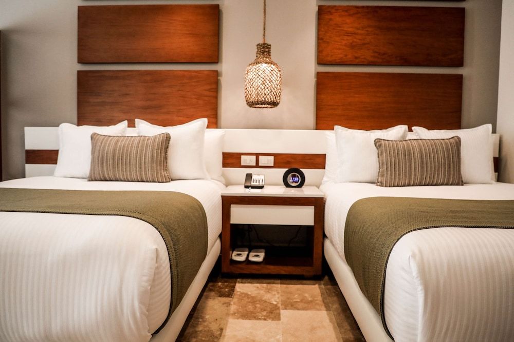 The Reef 28 Hotel & Spa - Luxury Adults Only - All Suites Deluxe Junior Suite, 2 Queen Beds