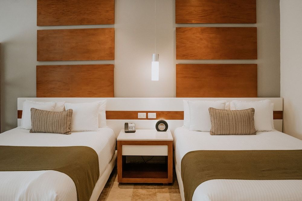 The Reef 28 Hotel & Spa - Luxury Adults Only - All Suites Deluxe Junior Suite, 2 Queen Beds 5