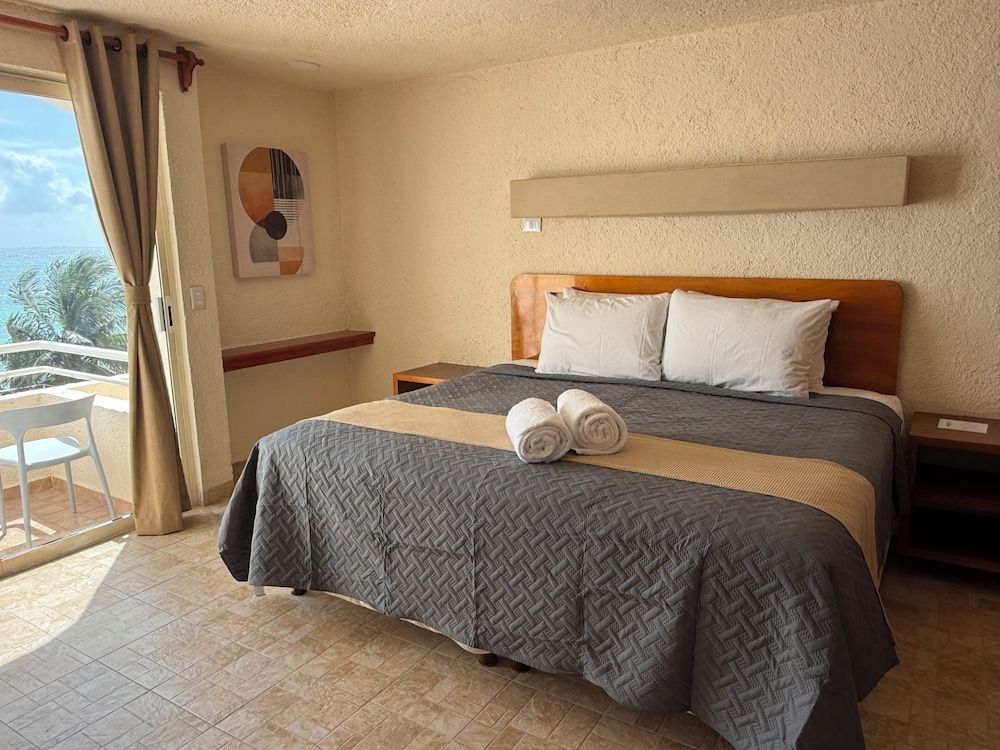 Deluxe Room, Partial Sea View