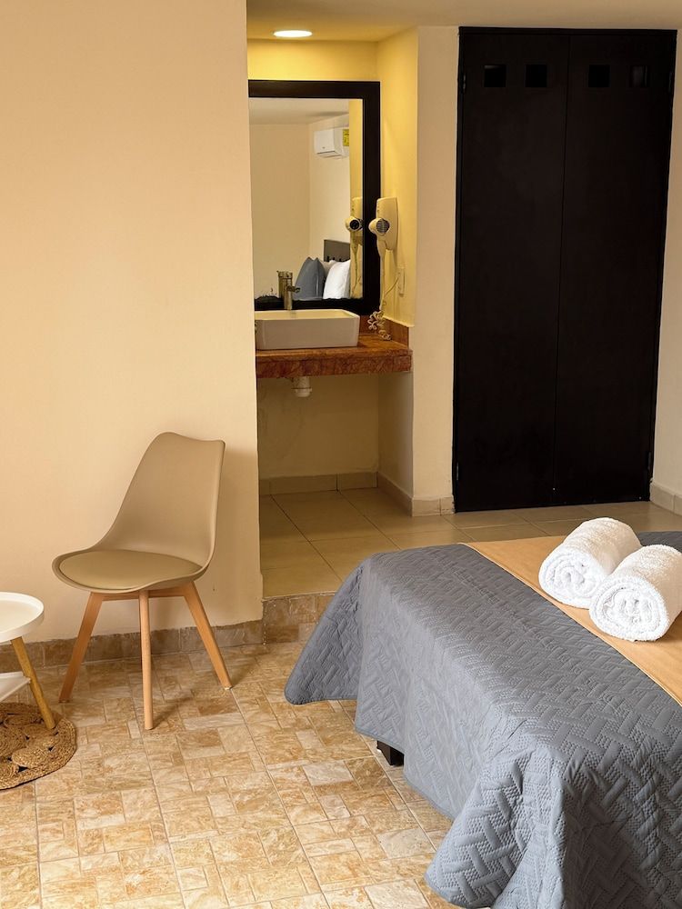 Luciana Hotel & Beach Club Deluxe Room 8