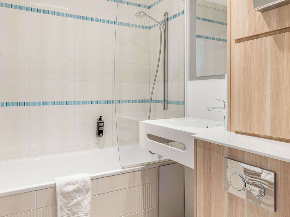 ibis Styles Annecy Gare Centre Standard Room, 2 Twin Beds 7