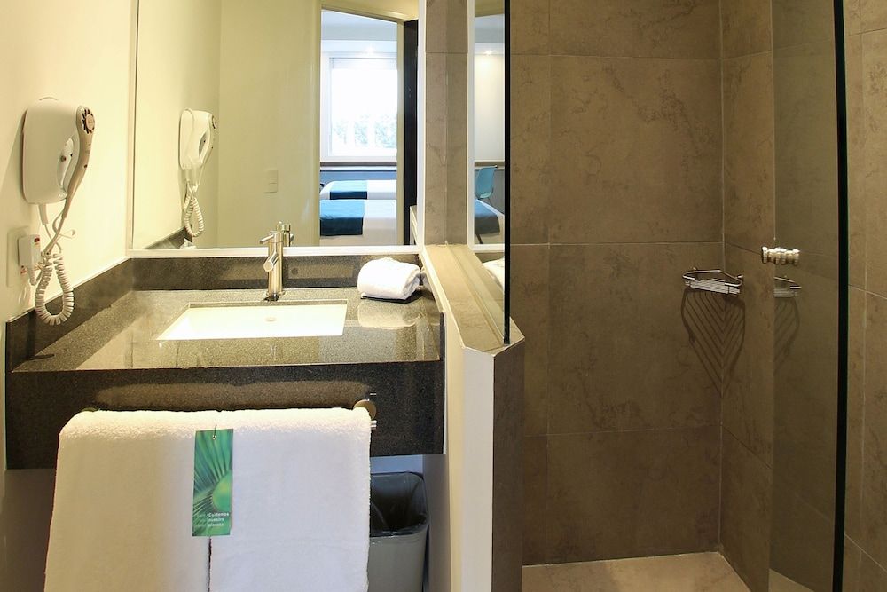 One Chihuahua Fashion Mall Superior Room, 1 Queen Bed 4