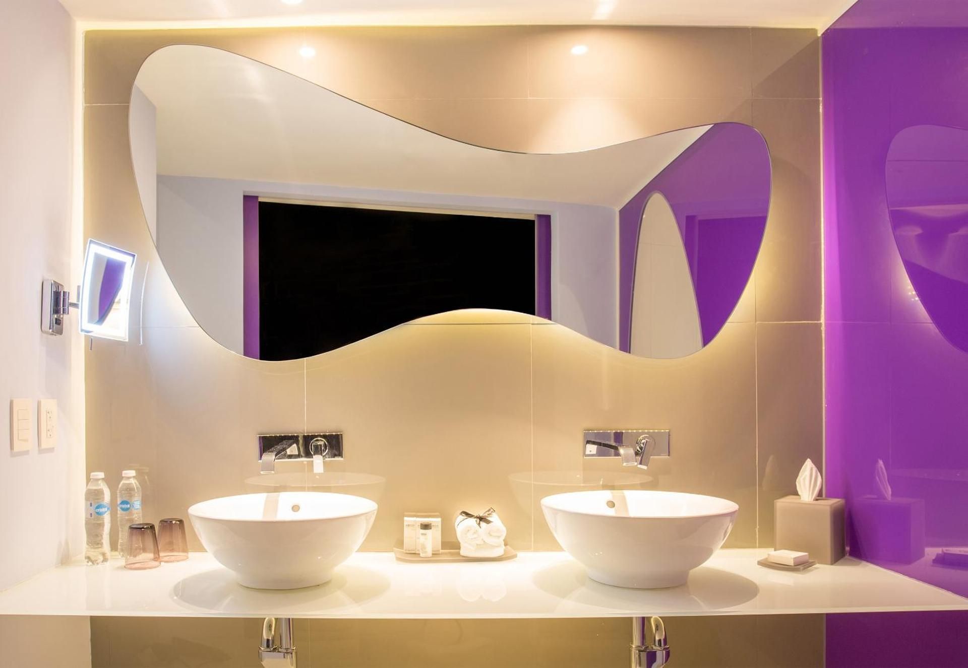 Lush Jacuzzi Sexy Bubbles Experience