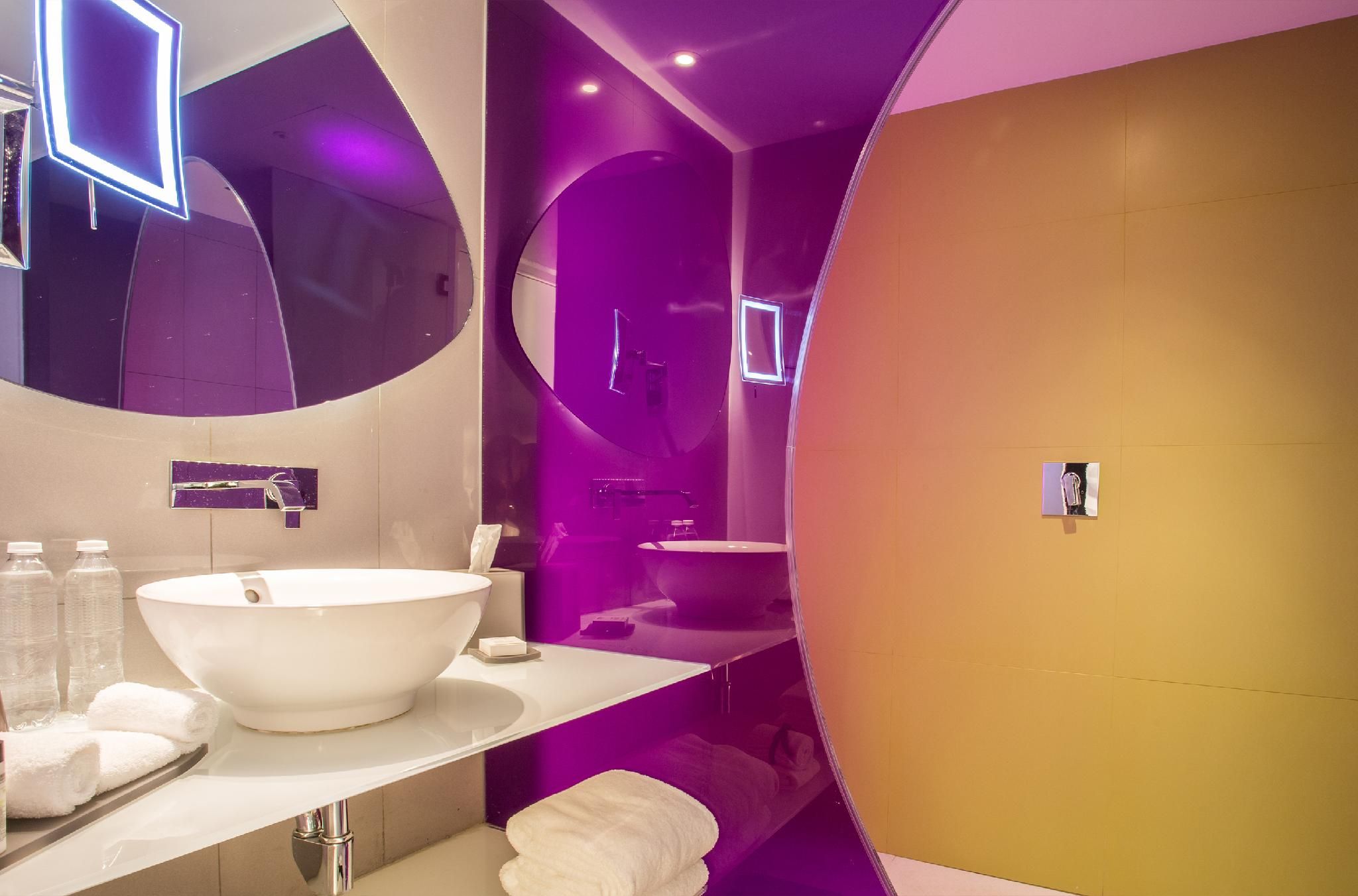 Trendy Ocean Playful Experience Room