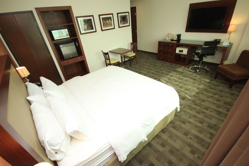 Standard Room, 1 King Bed, Accessible