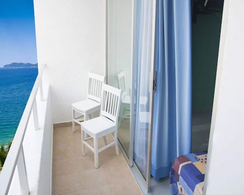 Dorados Acapulco Family Room, Multiple Beds 2