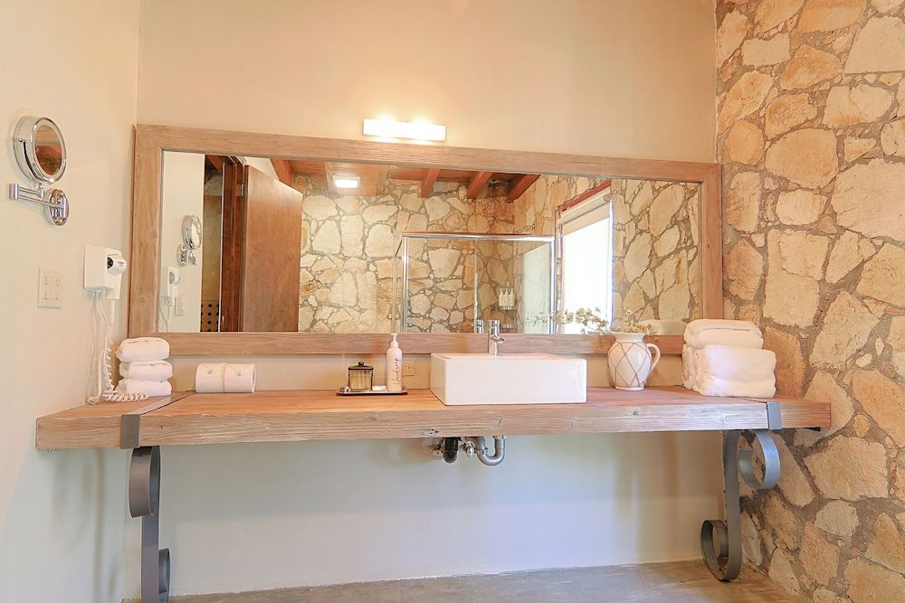 Maglen Resort Villa Master Suite 4