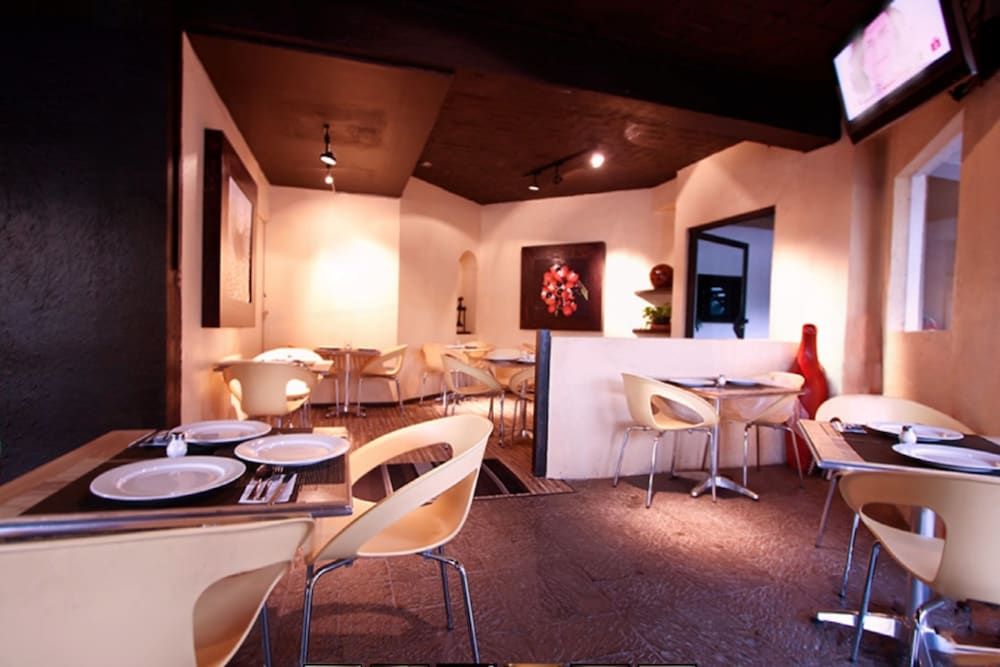 undefined Aztic Hotel & Suites Ejecutivas 9