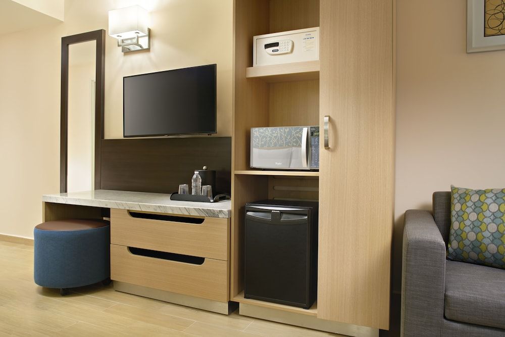 Fairfield Inn & Suites by Marriott Villahermosa Tabasco Studio, 1 King Bed, City View 4