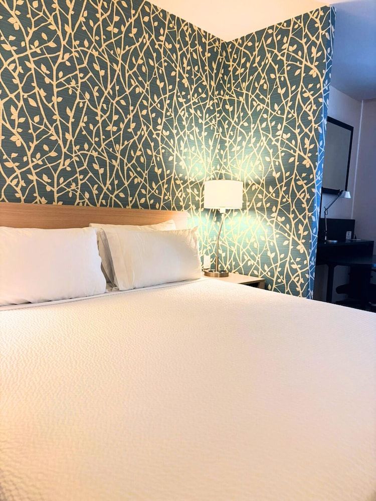 Fairfield Inn & Suites by Marriott Villahermosa Tabasco Studio, 1 King Bed, City View 3